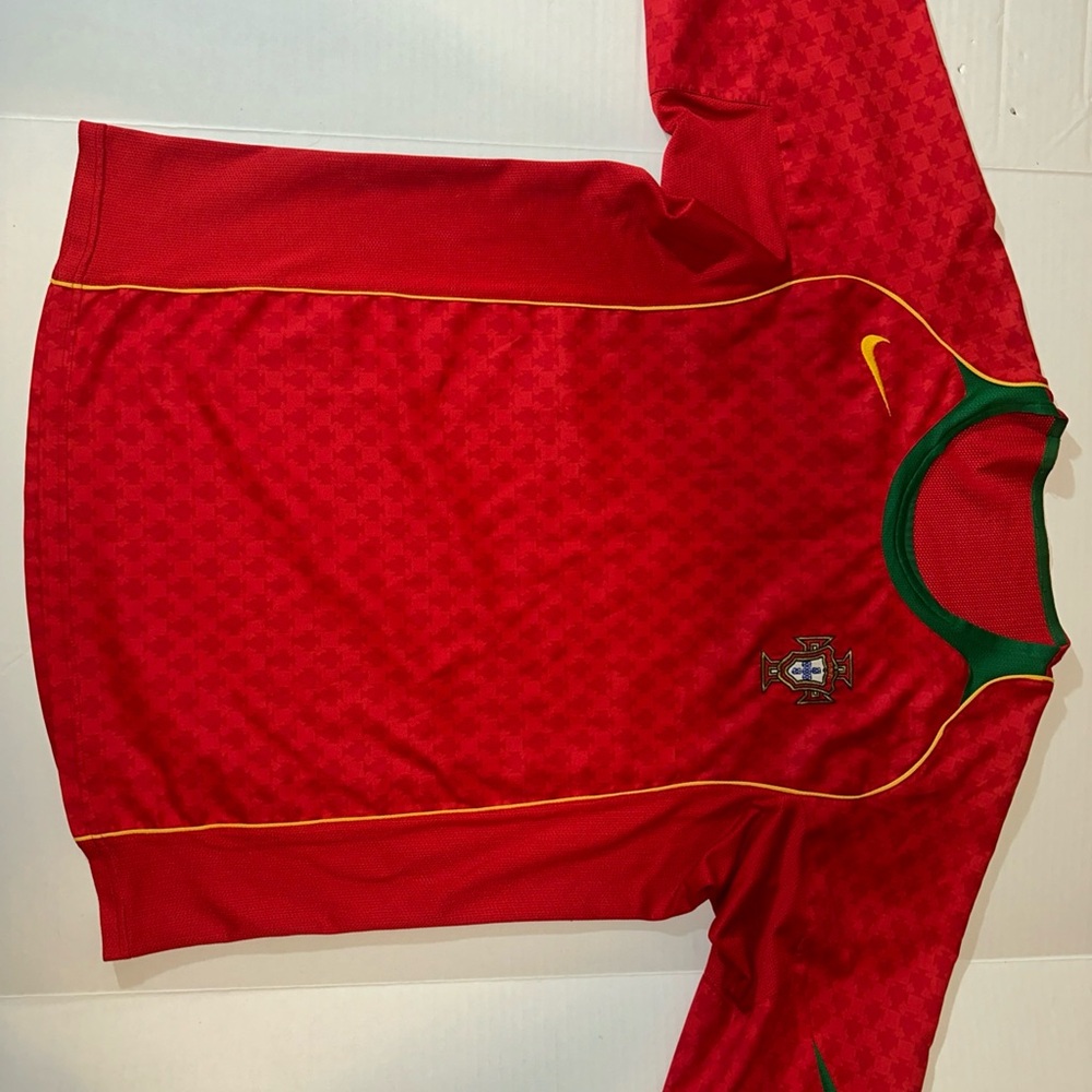 2004-06 Portugal Nike jersey size medium